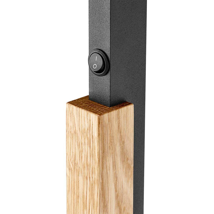 Tischleuchte aus Holz, Modell Arian, mit schwarzen Applikationen, Detail Schalter