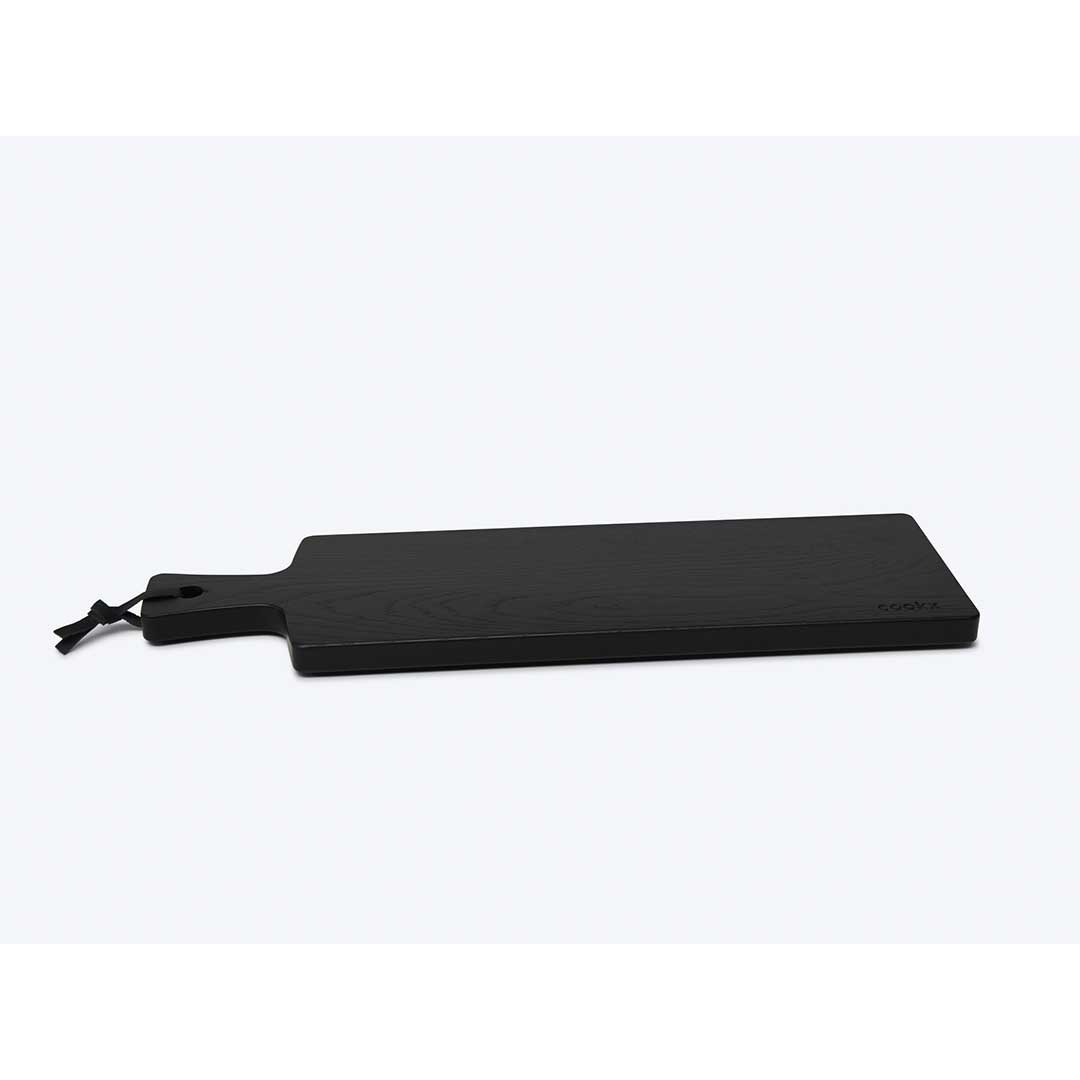 Servierbrett oder Schneidebrett aus Eichenholz schwarz mit Griff und schwarzem Lederband zum aufhängen, 600mmx180mmx25mm