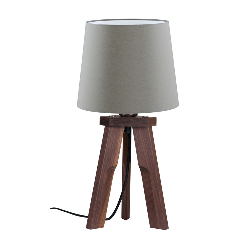 Dreibein Tischleuchte aus Nussbaum, Modell Tre, mit Lampenschirm in Taupe, Kabel verläuft mittig zwischen den Beinen