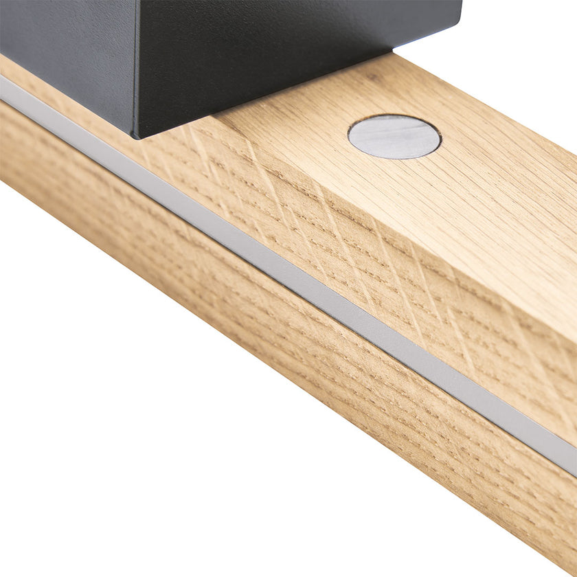 Deckenleuchte aus Asteiche natur, Modell Dana, Applikationen in Nickel, Detailansicht