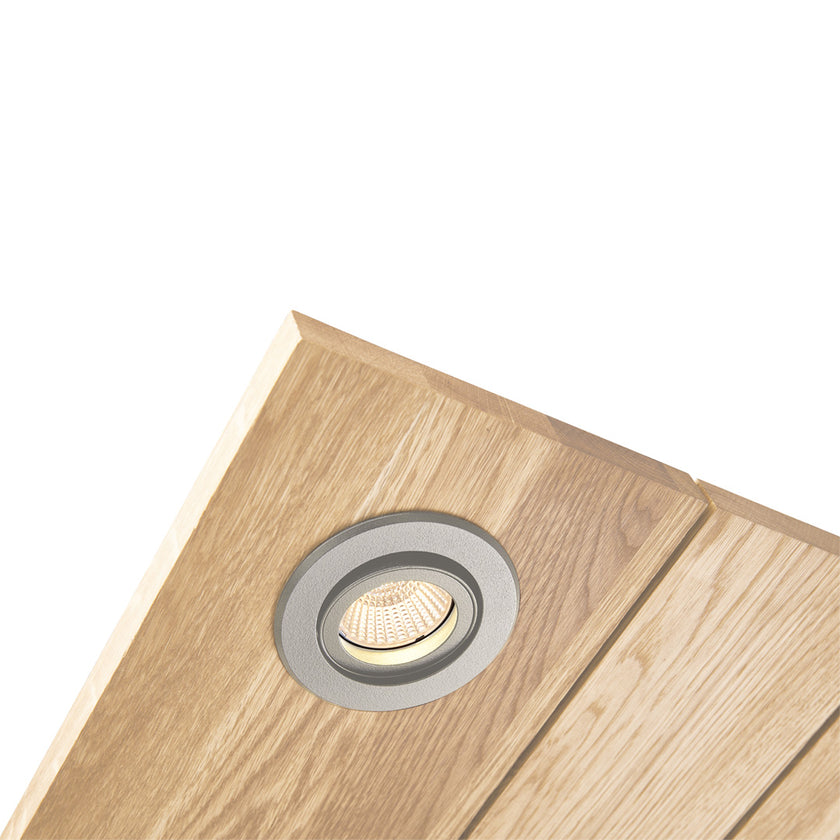 Deckenleuchte aus Asteiche Natur, Modell Lennon, 4-flammig, 440mm x 440mm x 70mm, silberne Details, Dimmbar durch externen Dimmer, eine Ecke im Bild