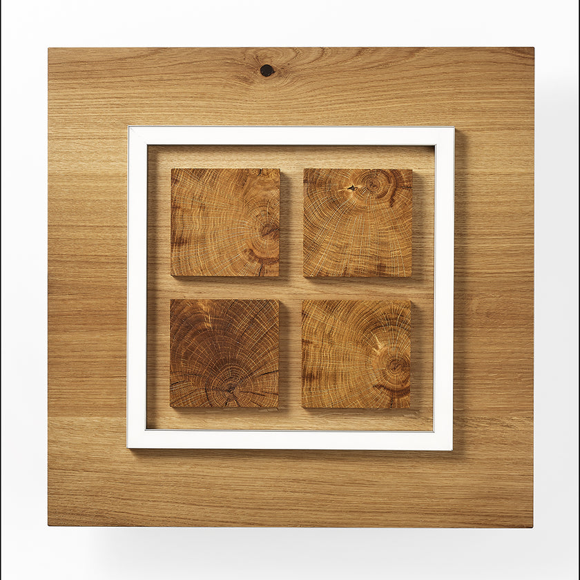 Deckenleuchte aus Asteiche geölt & Kopfholz, Modell Heart of Mio, LED, Nickel matt gebürstet, quadratisch, innen vier kleine Quadrate aus Kopfholz, Frontalansicht 