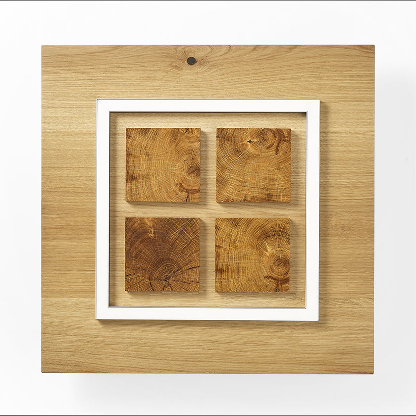 Deckenleuchte aus Asteiche Natur & Kopfholz, Modell Heart of Mio, LED, Nickel matt gebürstet, quadratisch, innen vier kleine Quadrate aus Kopfholz, Frontalansicht