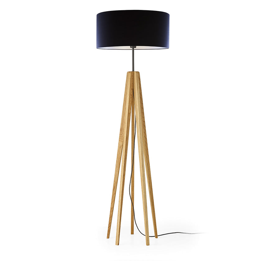 Stehleuchte aus Asteiche geölt, Modell Aster, mit schwarzem Lampenschirm, Metall Nickel gebürstet, 5 Beine, Kabel mittig 