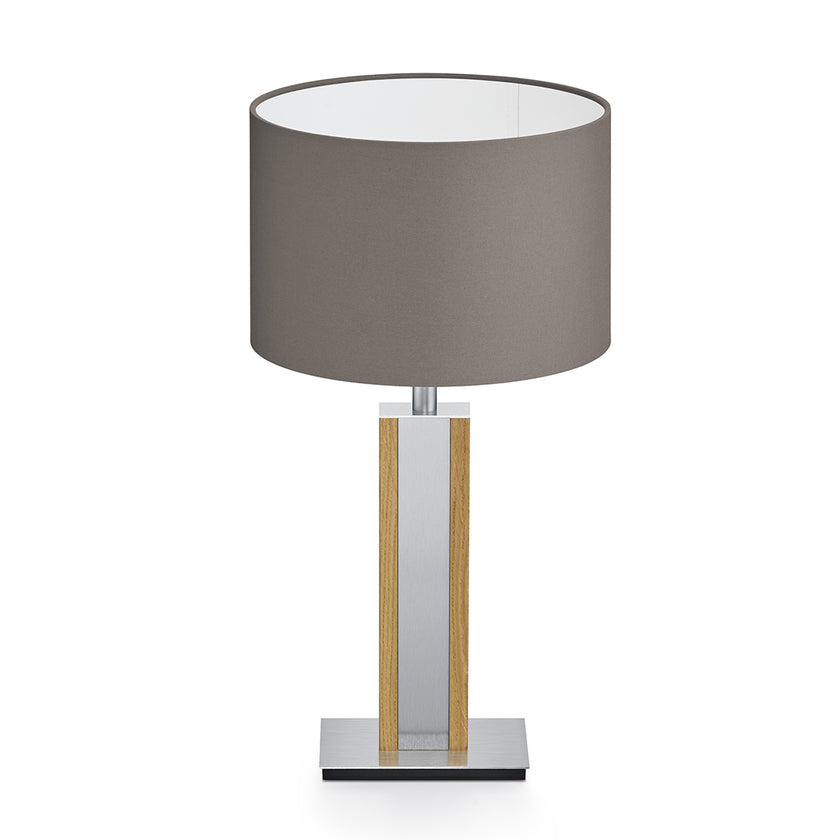 Tischleuchte aus Asteiche geölt, Modell Karl N, Details Nickel matt gebürstet, taupe Schirm, Frontalansicht