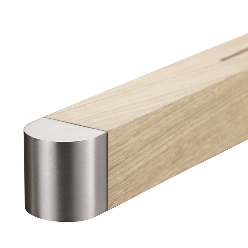 Balkenleuchte aus Asteiche Natur, Modell Novelie, Metall Nickel matt gebürstet, Leuchten Ende mit Metalldetail im Bild  