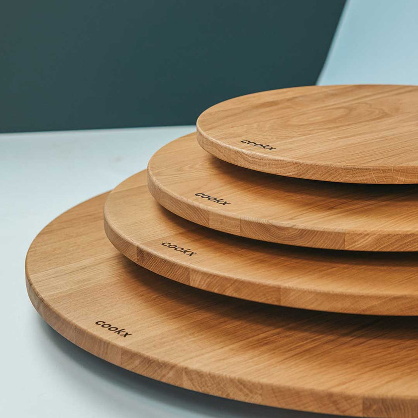 Drehteller aus Eichenholz Natur, alle 4 Größen von unten groß (XL)  nach oben klein (S) gestapelt 