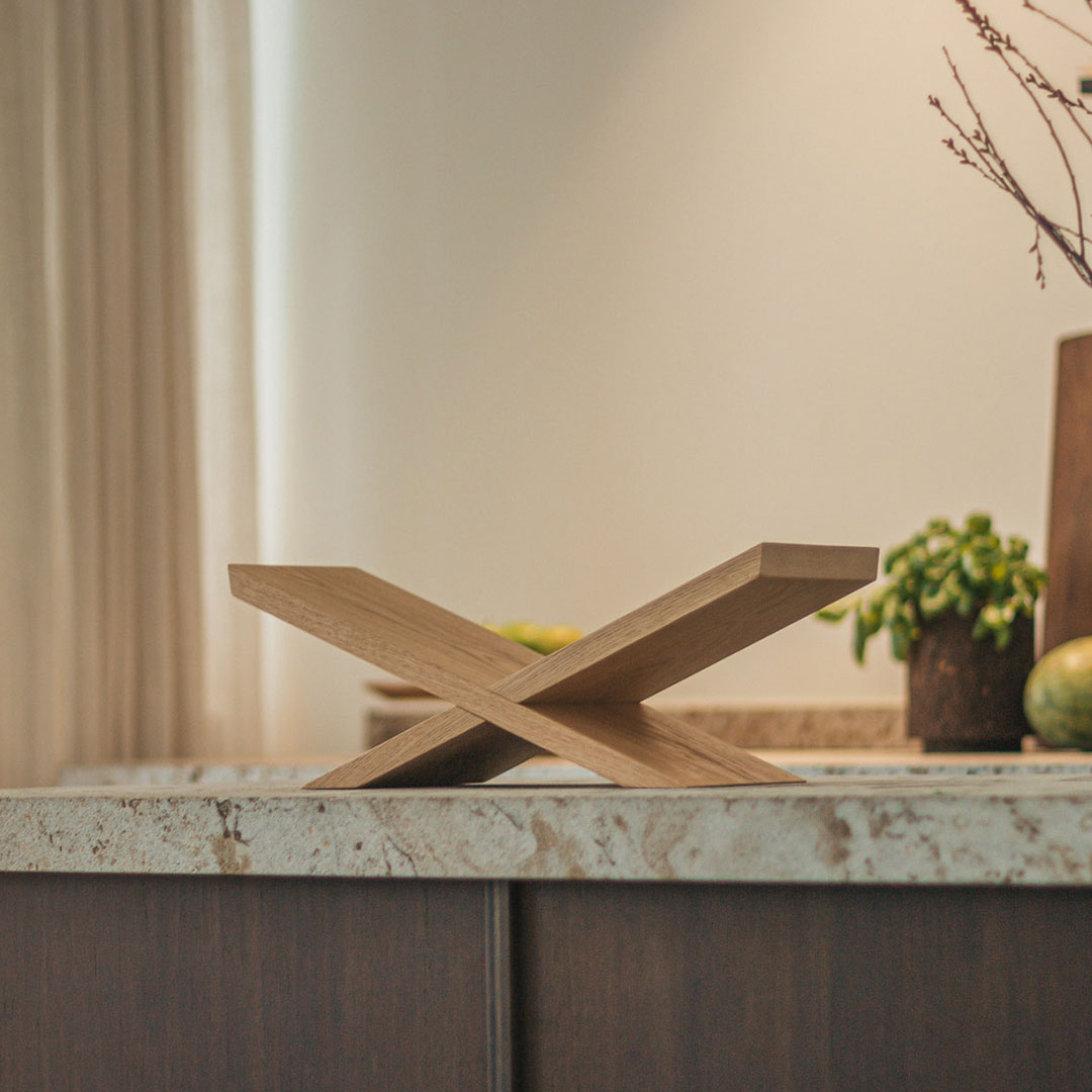 Book stand wood - natural