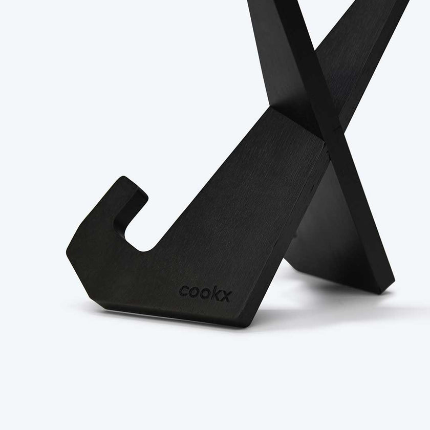 Buchständer in X-Form aus schwarzer Eiche, minimalistisches Design mit geschwungenen Haken-Enden seitlich