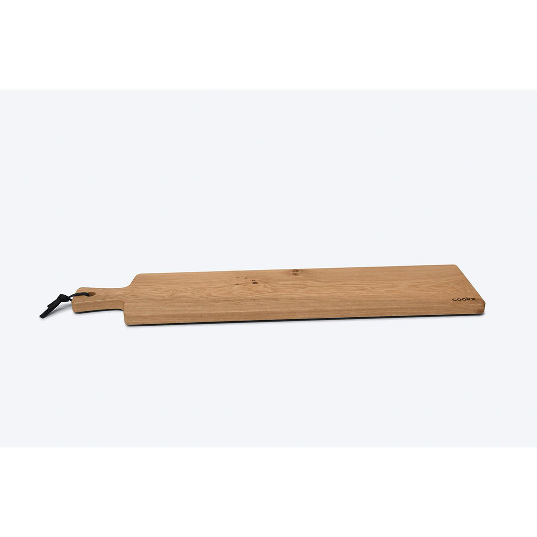 Servierbrett oder Schneidebrett aus Eichenholz Natur mit Griff und schwarzem Lederband zum aufhängen, 800mm x 18mm x 25mm