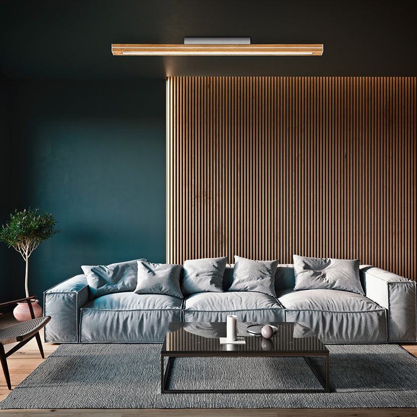 Deckenleuchte aus Asteiche geölt, Modell Dana, Applikationen in schwarz, Milieubild im Wohnzimmer, 1000mm