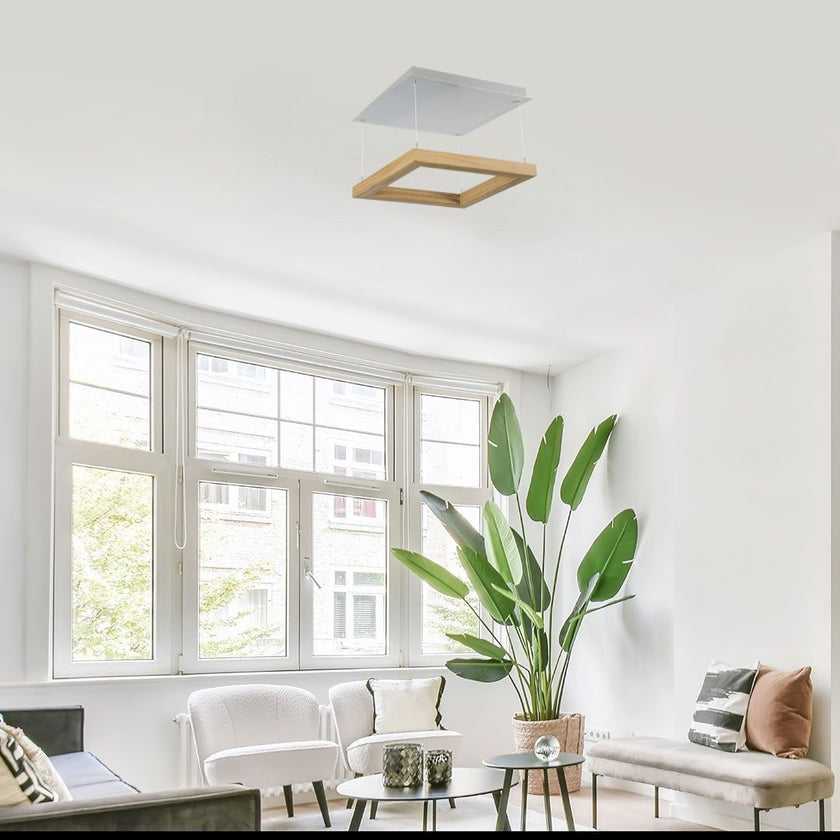 Deckenleuchte aus Asteiche geölt, Modell Leonora, 500mm x 510mm, Deckenplatte Nickel matt gebürstet, kürzbar, stufenloses Dimmen, Milieubild, Leuchte hängt unter Decke im Wohnzimmer